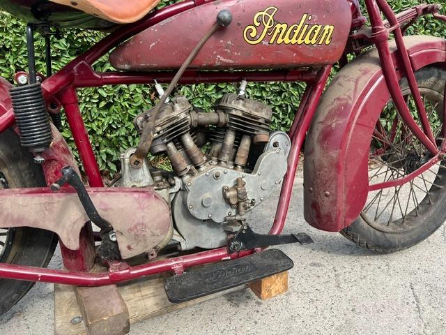 INDIAN Scout - 1927 LesAnciennes.com