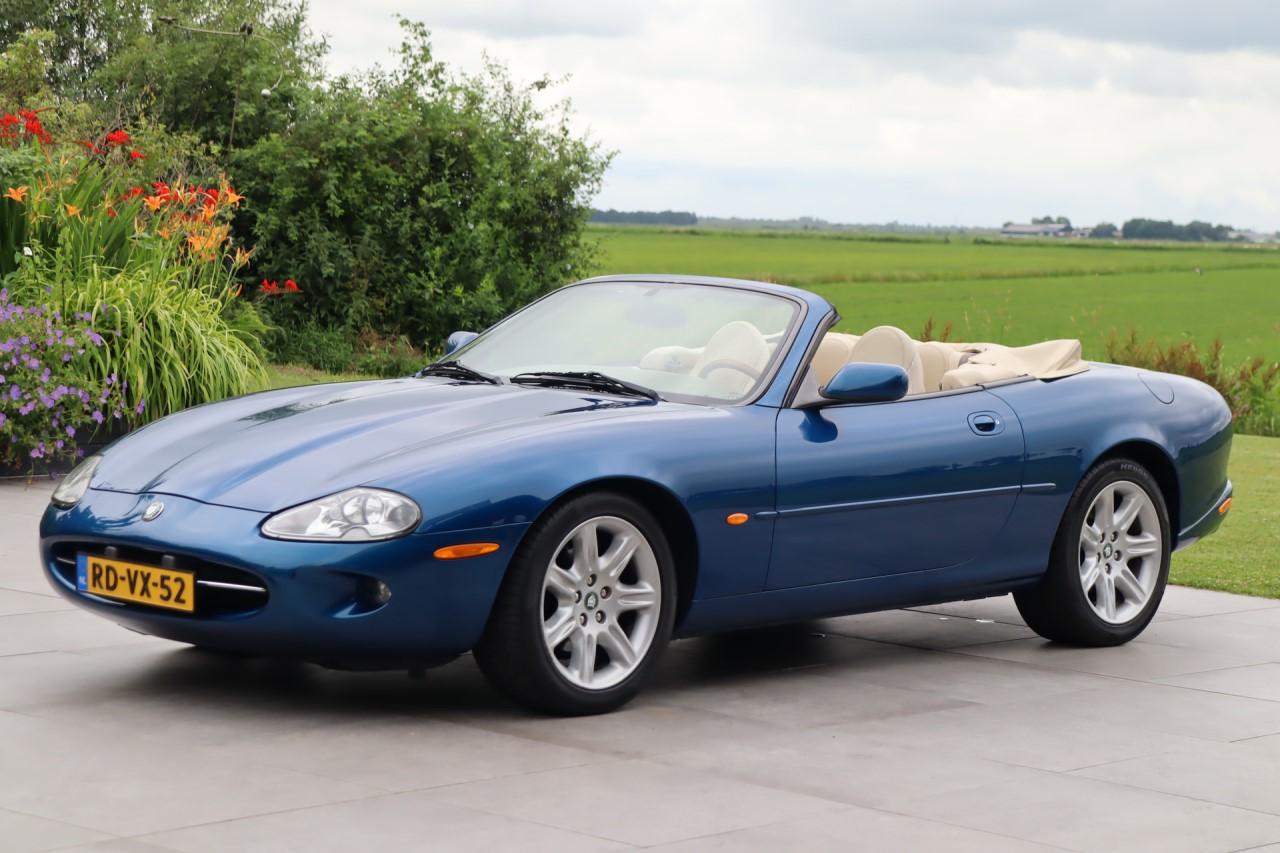 JAGUAR XK8 Convertible - 1997 LesAnciennes.com