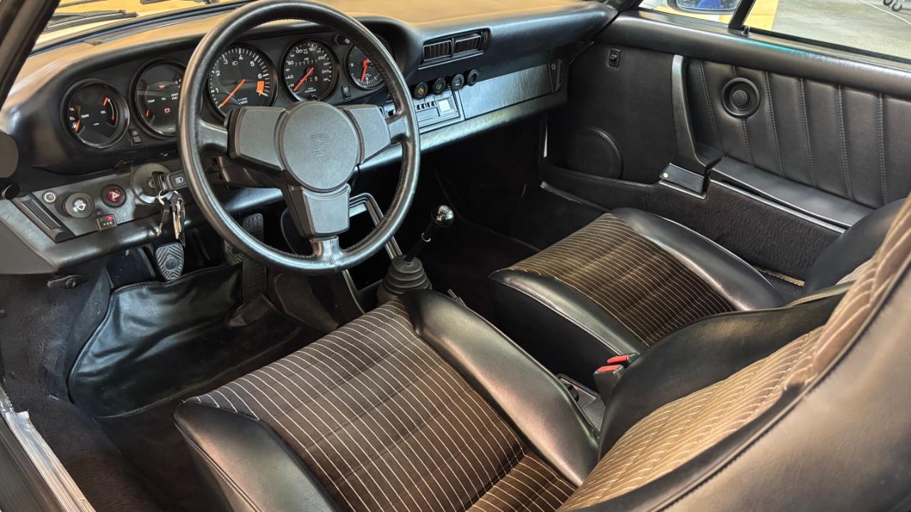 PORSCHE 911 3.2 - 1984 LesAnciennes.com