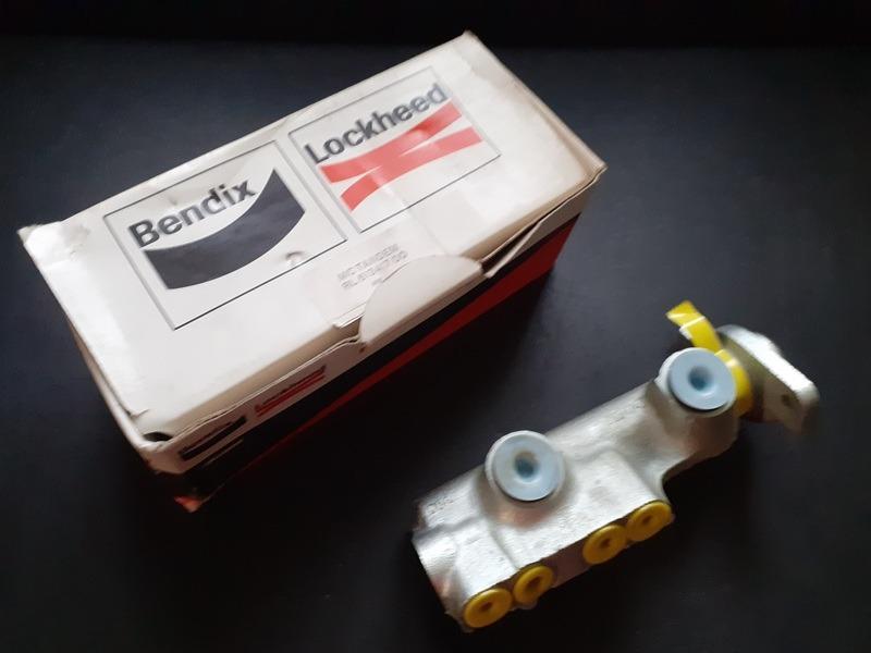 Maître cylindre RENAULT 17 (R17) LesAnciennes.com