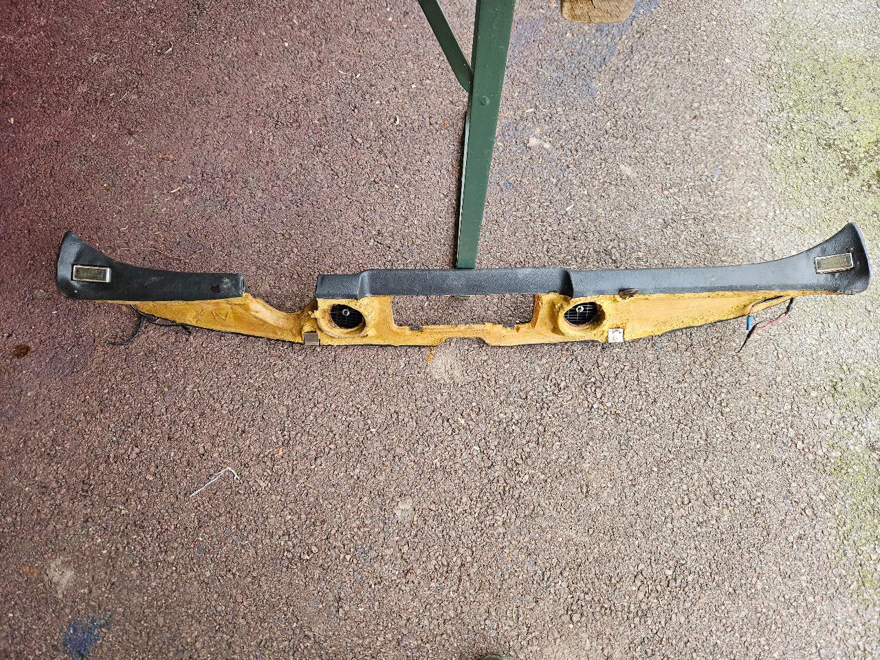 CASQUETTE de TABLEAU DE BORD SIMCA 1300 / 1500 LesAnciennes.com