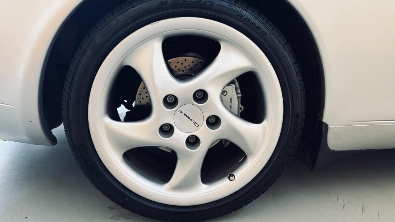 PORSCHE 911 996 carrera 4 - 2000 LesAnciennes.com