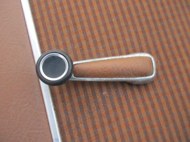 Porte arrière gauche Mercedes W114 LesAnciennes.com