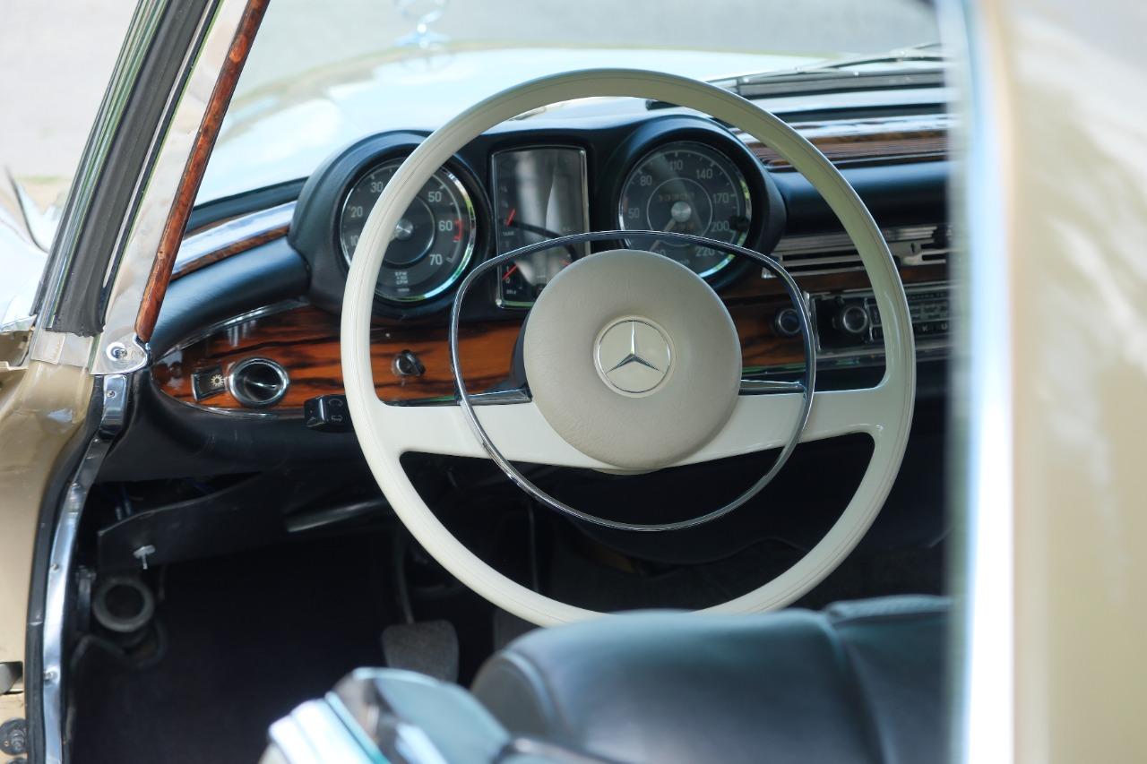 MERCEDES 280 S 280SE W111 - 1968 LesAnciennes.com