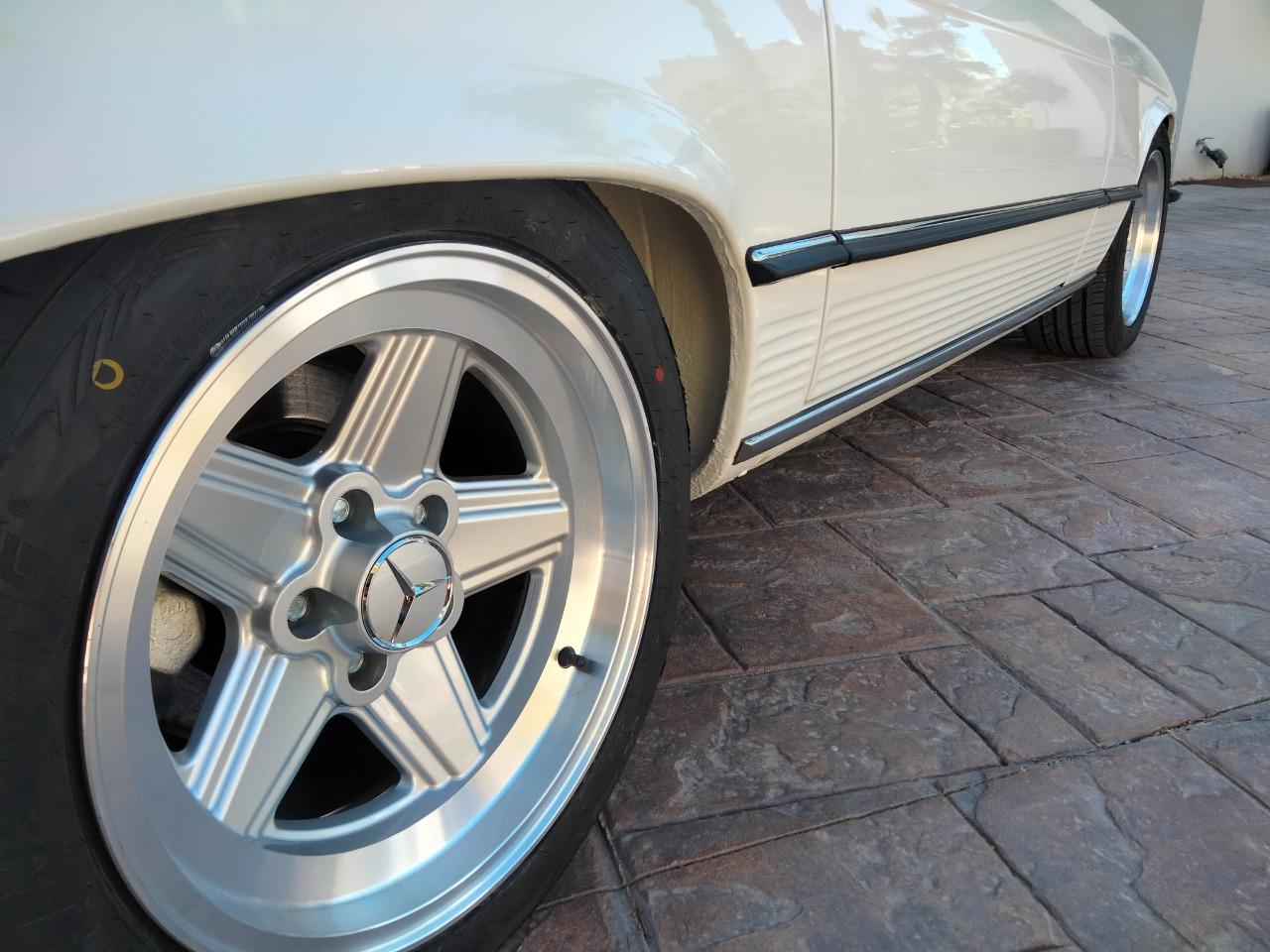 MERCEDES 380 SL w107 sl 380 - 1985 LesAnciennes.com