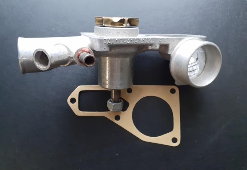 Pompe à eau PEUGEOT 404 LesAnciennes.com
