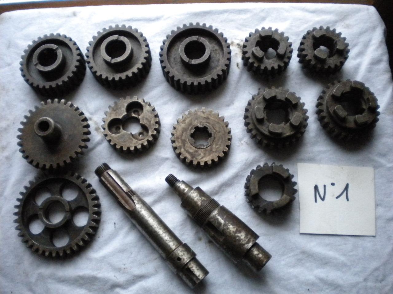 Lot de pièces LOT PIGNONS ARBRE moto ancienne LesAnciennes.com