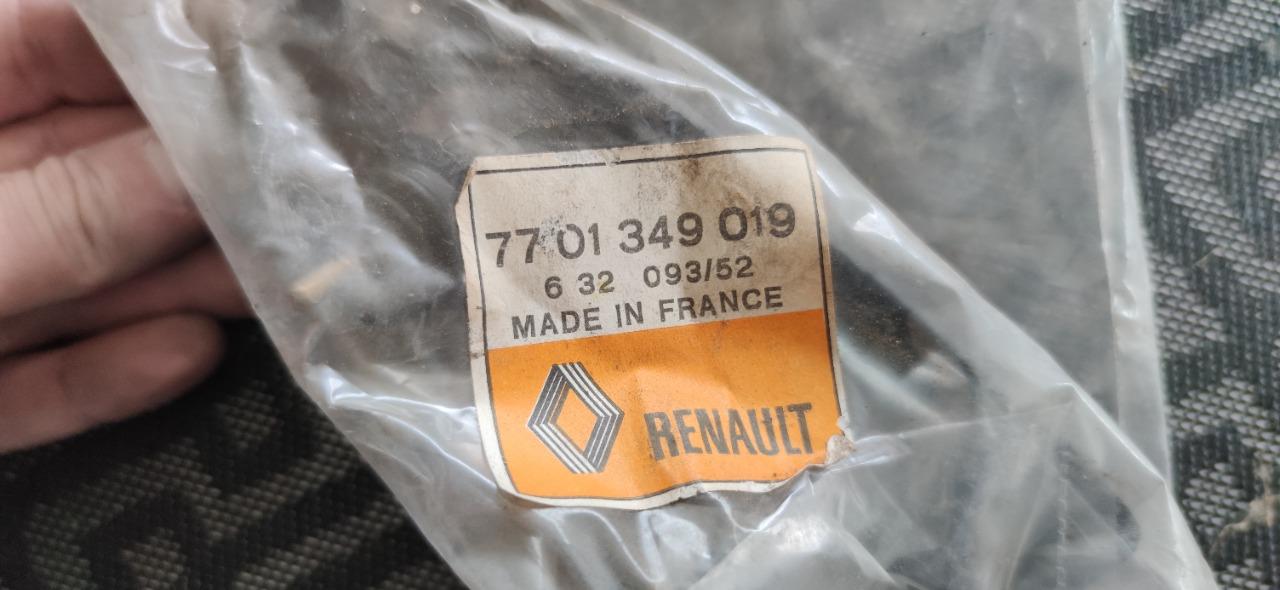 Socle de clignotant avant RENAULT 16 (R16) LesAnciennes.com