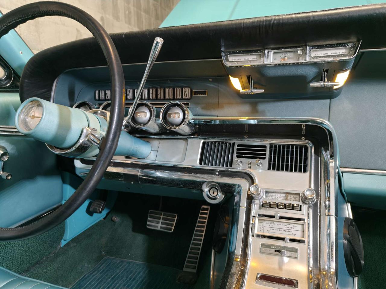 FORD Thunderbird Hardtop - 1964 LesAnciennes.com