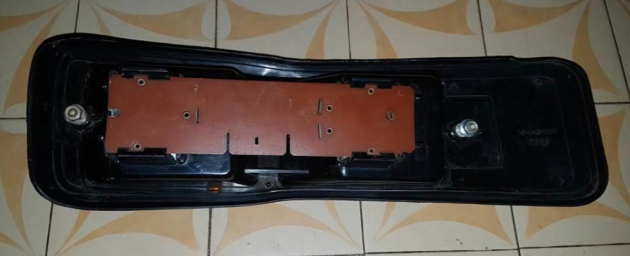 Feu arrière droit Fiat 127 LesAnciennes.com