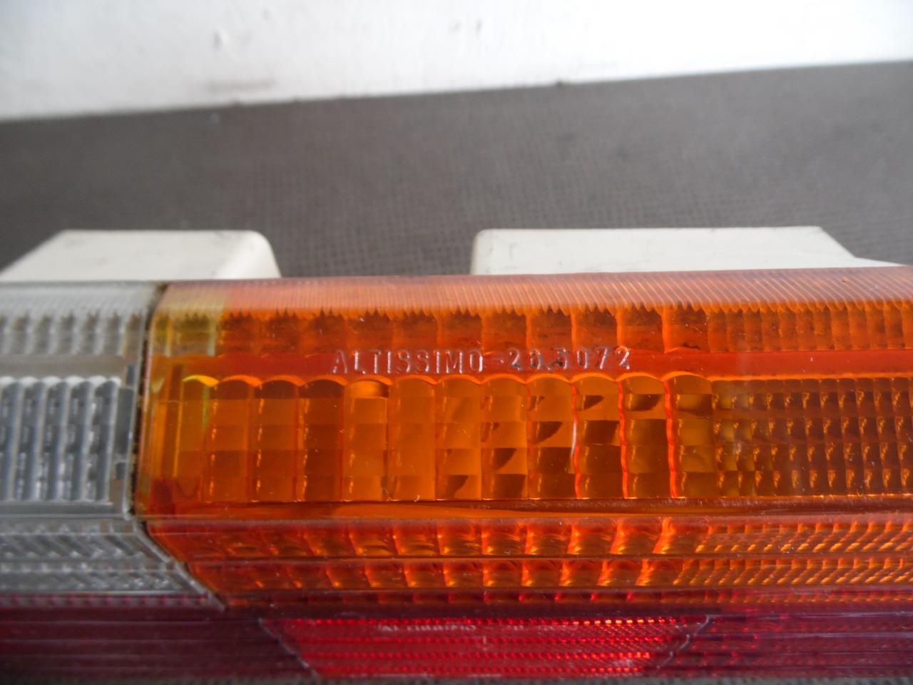 CABOCHON FEU ARRIERE DROIT PEUGEOT 305 LesAnciennes.com
