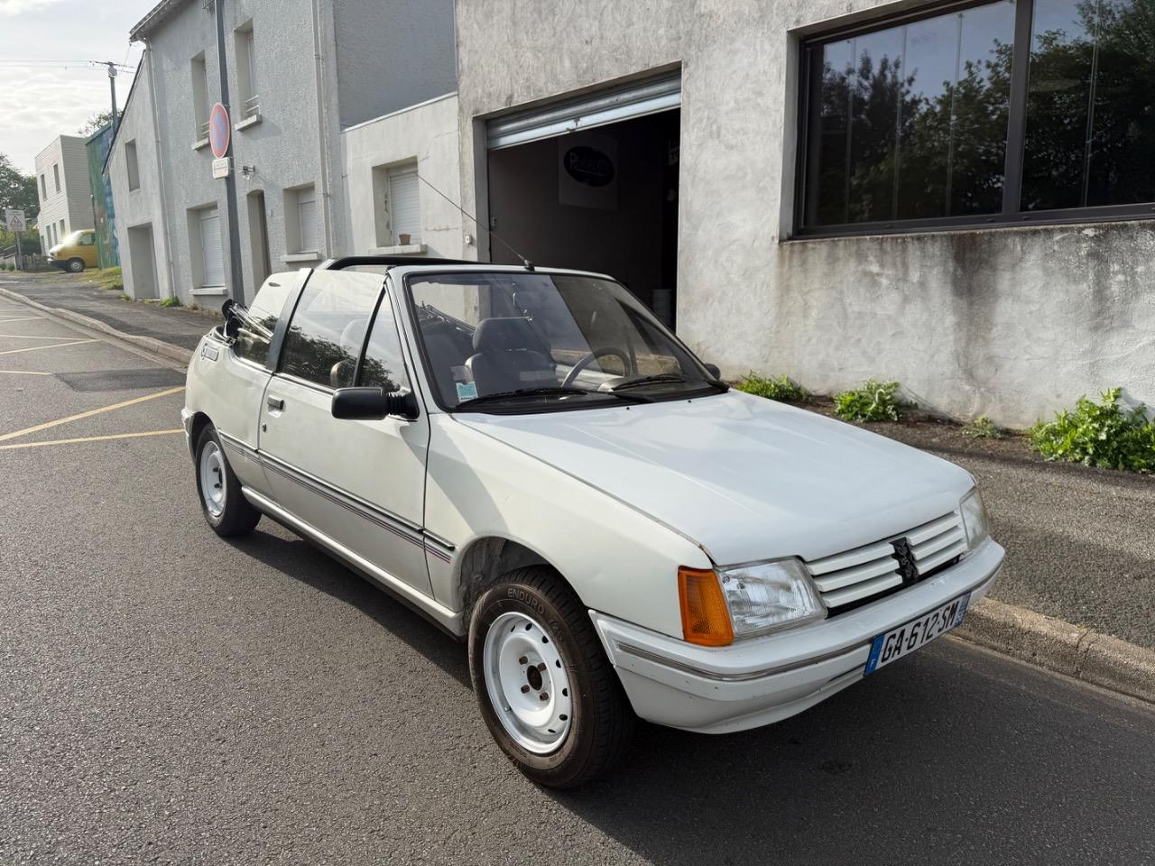 PEUGEOT 205 CJ Cabriolet - 1990 LesAnciennes.com