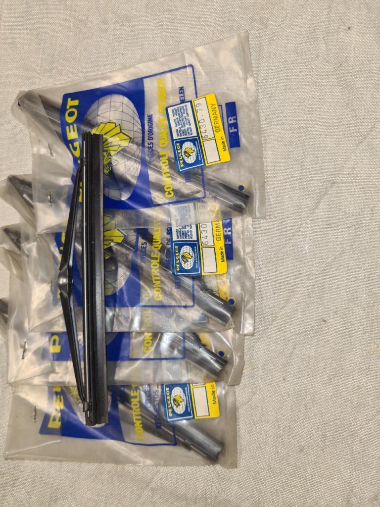 Balai essuie glace PEUGEOT 604 LesAnciennes.com