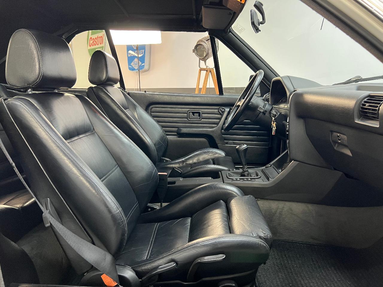 BMW 325 i E30 CABRIOLET - 1988 LesAnciennes.com