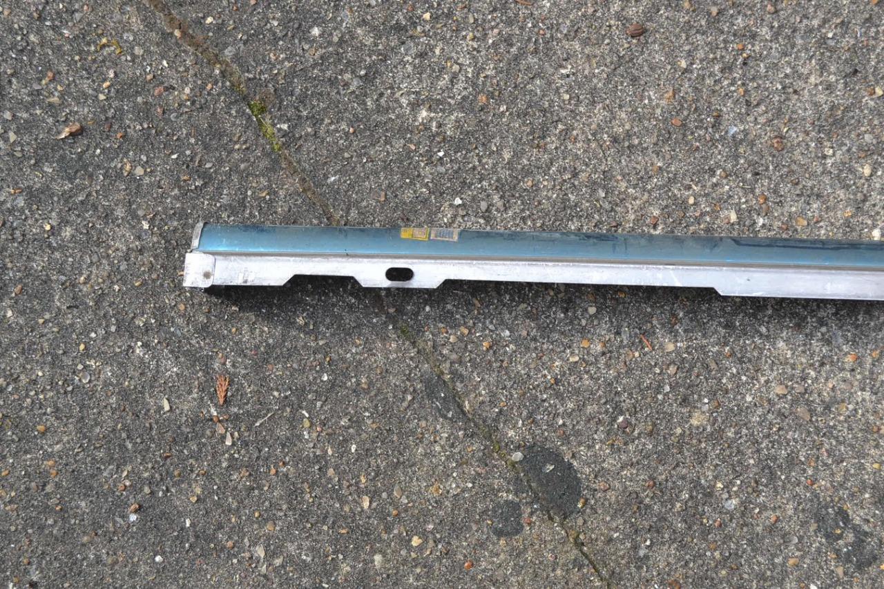 Baguette bas de caisse DT PEUGEOT 504 1930mm LesAnciennes.com
