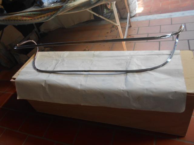 Cadre chromé de lunette arrière Ferrari Dino 246 LesAnciennes.com