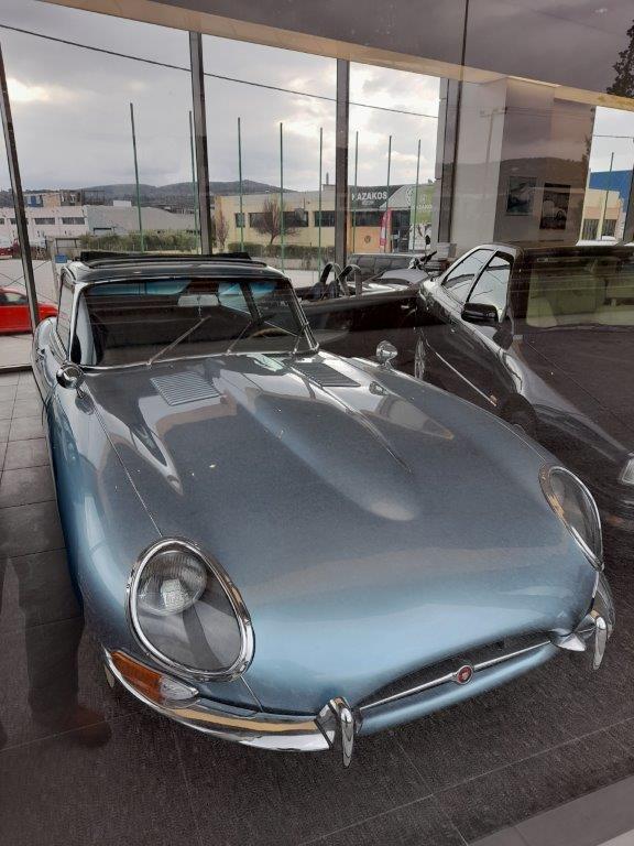 JAGUAR E Type 4.2, Factory Sunroof - 1967 LesAnciennes.com