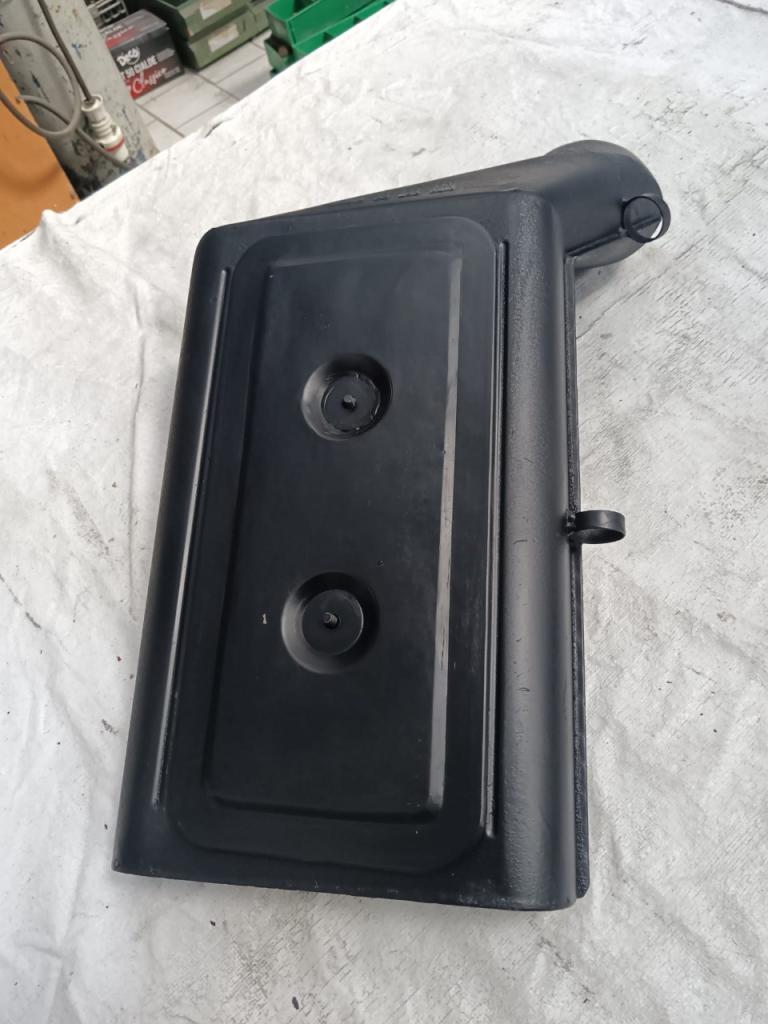 Boîtier de filtre à air pour Ferrari Dino 246 LesAnciennes.com