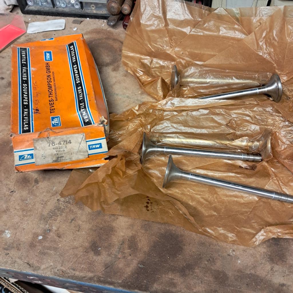 5 soupapes VOLVO 46x10,9 long 167,5mm LesAnciennes.com