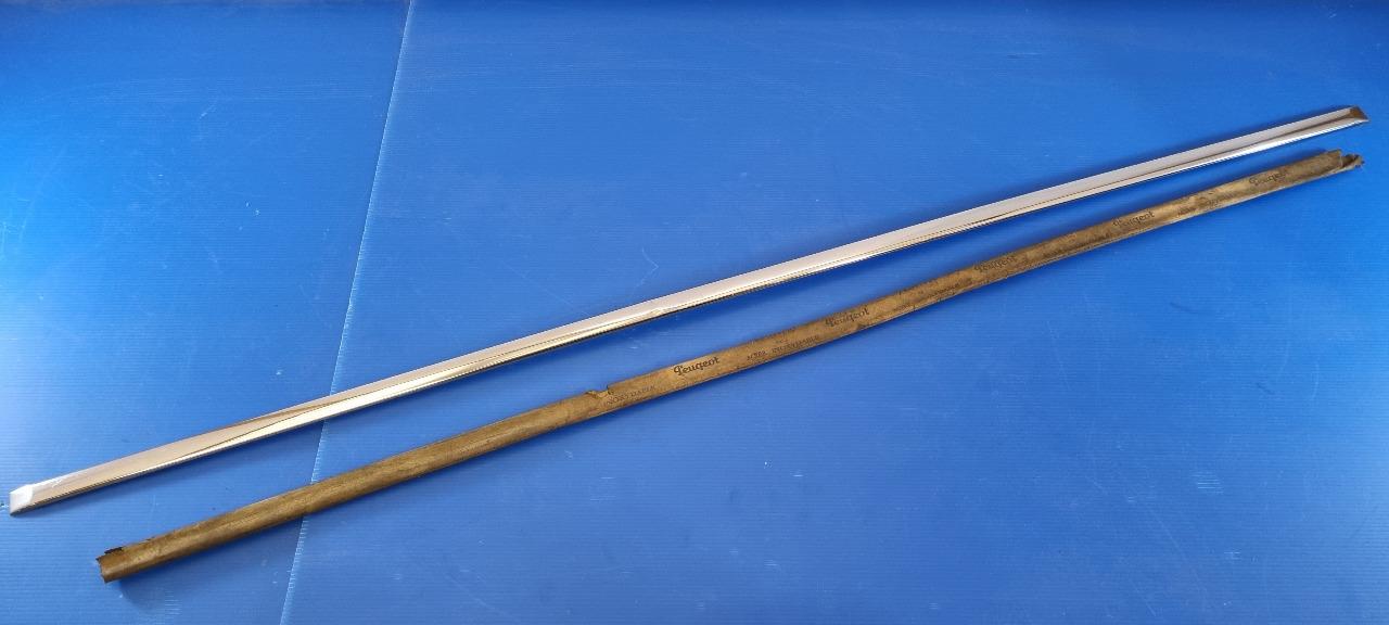 Baguette inox d'aile avant droite/gauche PEUGEOT LesAnciennes.com