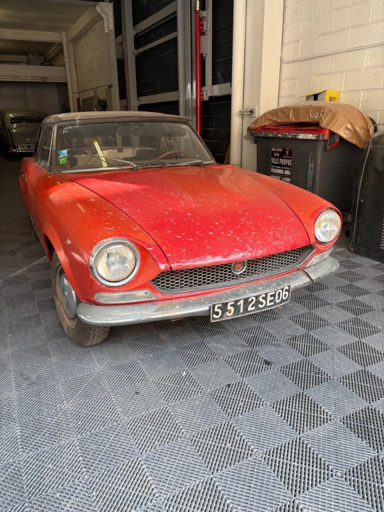 FIAT 124 Spyder - 1972 LesAnciennes.com