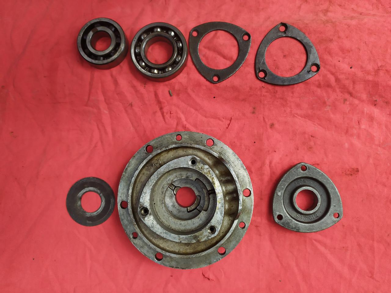 Support roulements moteur Gnome et Rhone AX2 800 LesAnciennes.com