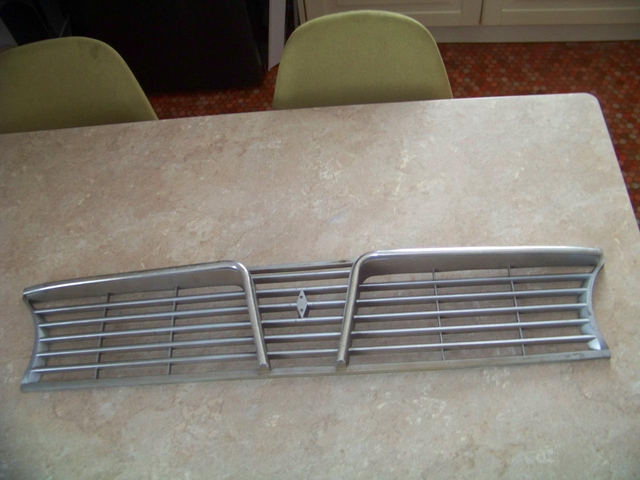 Calandre RENAULT 6 (R6) LesAnciennes.com