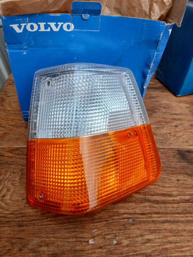 Clignotant VOLVO 240 LesAnciennes.com