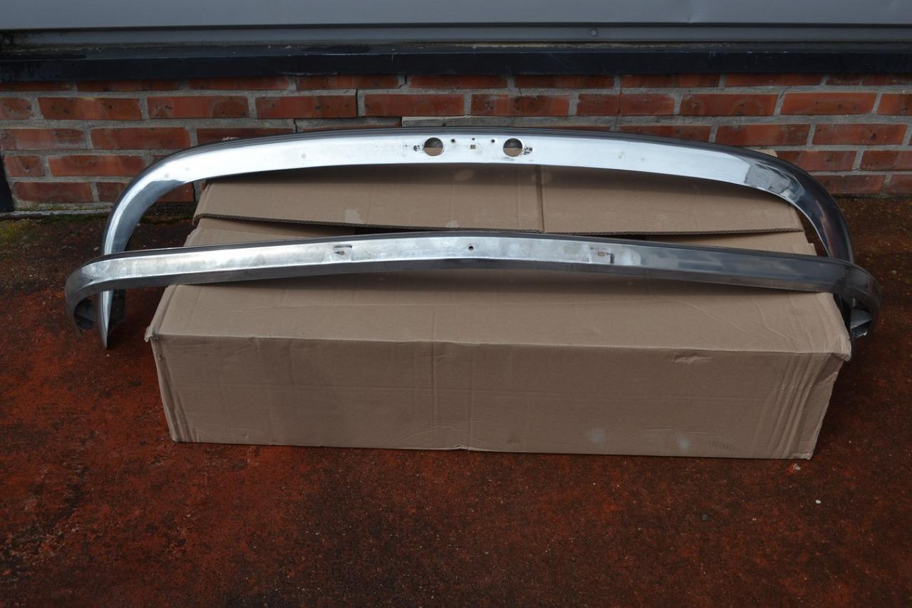 Paire Pare-chocs inox PEUGEOT 204, av 1968, neuve LesAnciennes.com