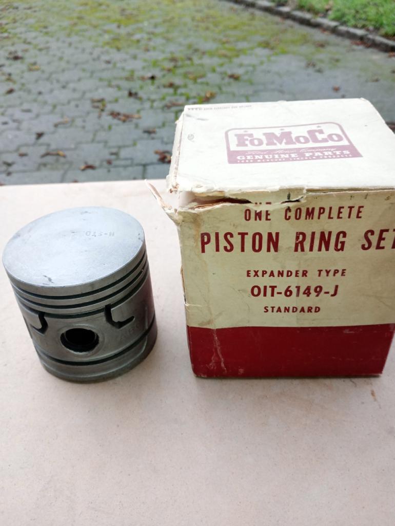 Pistons FORD V8 pistons +segments LesAnciennes.com