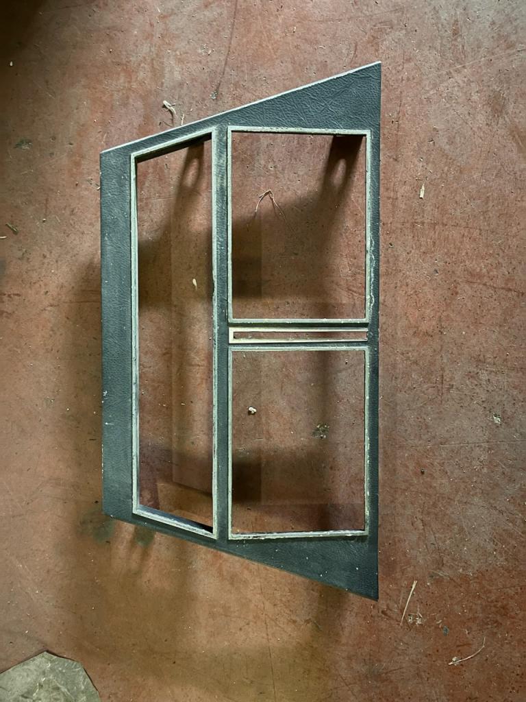 CITROEN SM - Enjoliveur console centrale LesAnciennes.com