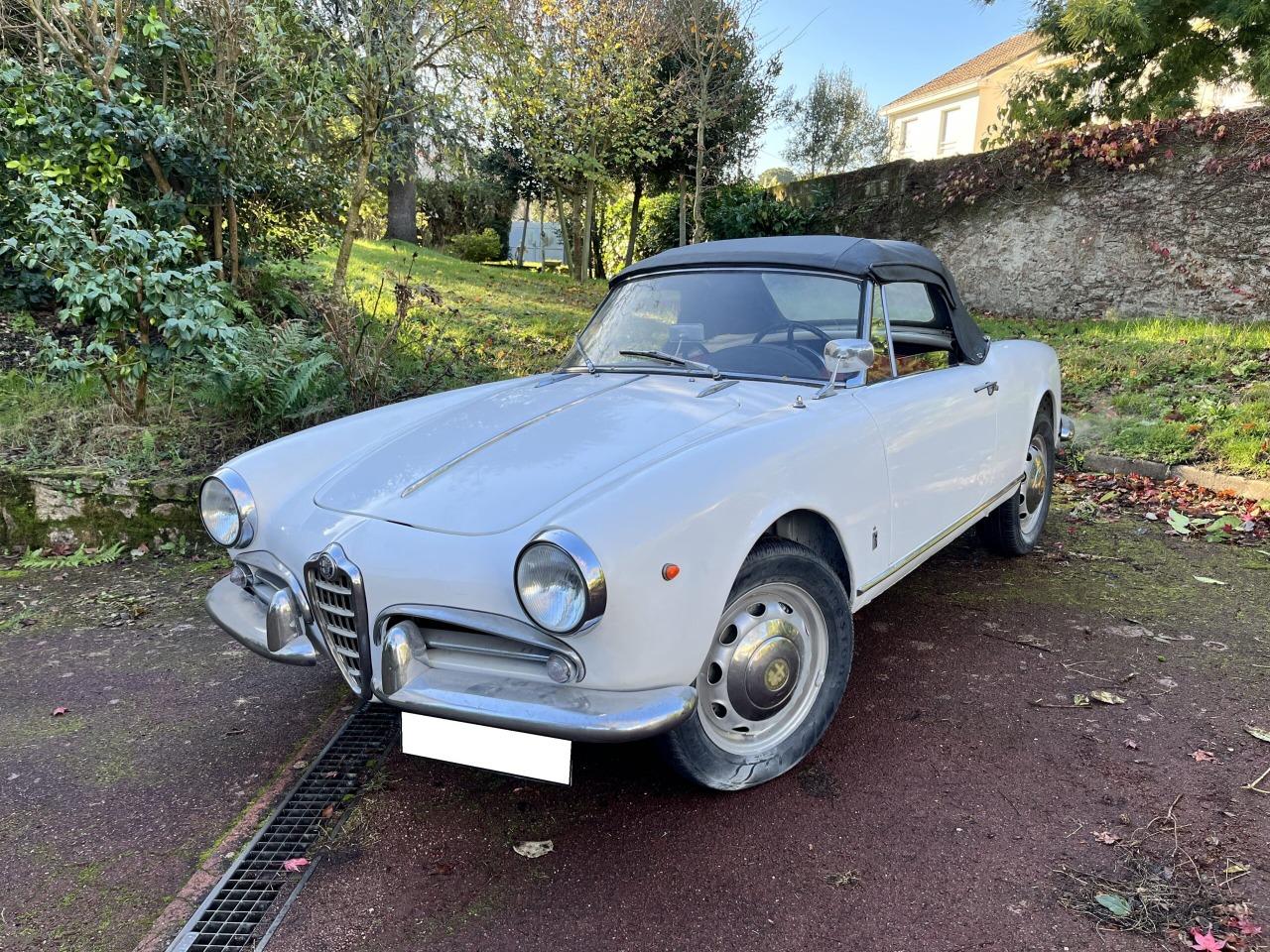 ALFA ROMEO Giulietta SPIDER 1300 - 1960 LesAnciennes.com