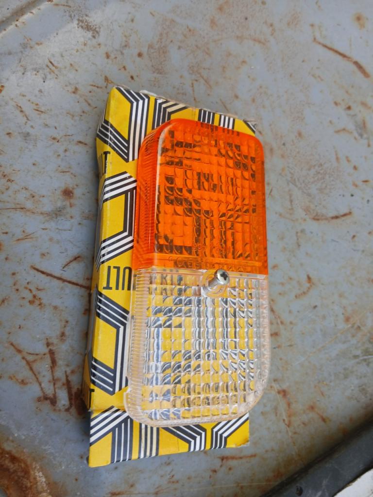 Clignotant RENAULT 4 (R4) LesAnciennes.com