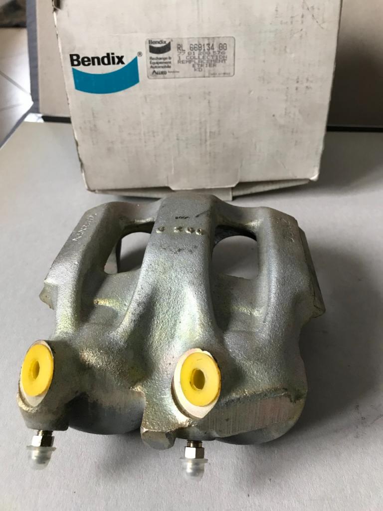 Etrier avant droit RENAULT 30 (R30) Trafic LesAnciennes.com