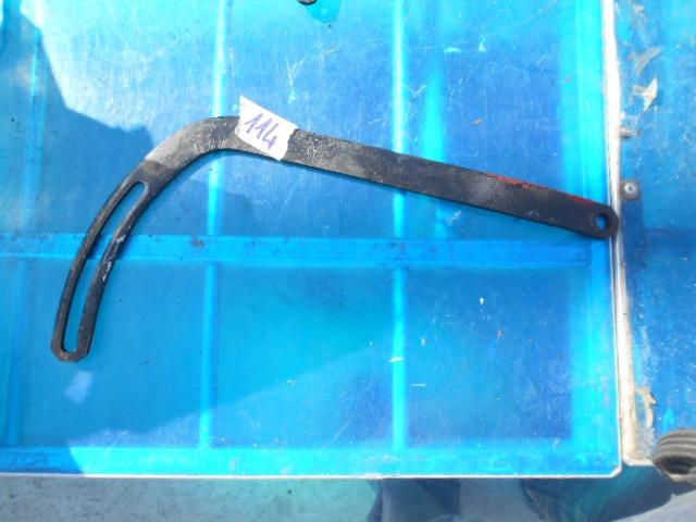 Support de réglage d'alternateur De Tomaso Pantera LesAnciennes.com