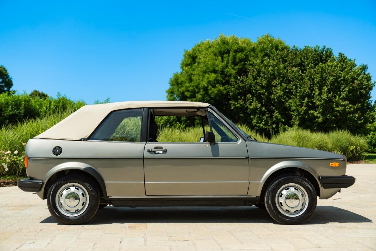 VOLKSWAGEN CABRIOLET MK1 - 1980 LesAnciennes.com