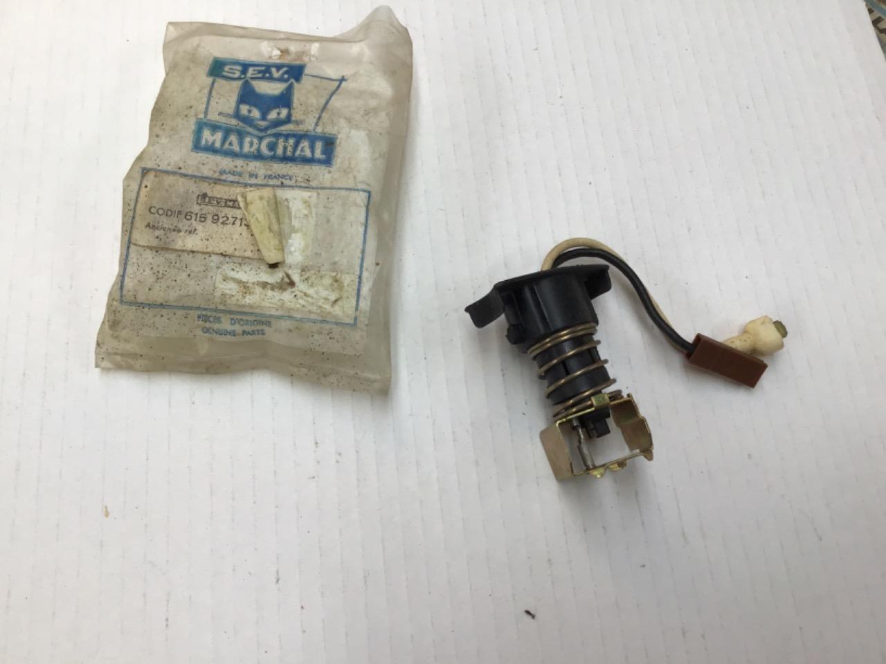 SUPPORT LAMPE A IODE NEUF CITROEN GS/GSA LesAnciennes.com