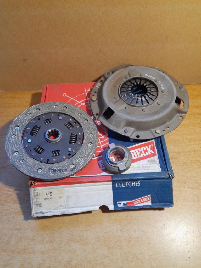 Kit embrayage Mercedes W115 W123 borg&beck 415 LesAnciennes.com