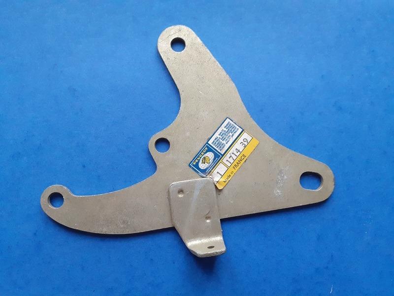 Support d'échappement PEUGEOT 504 LesAnciennes.com