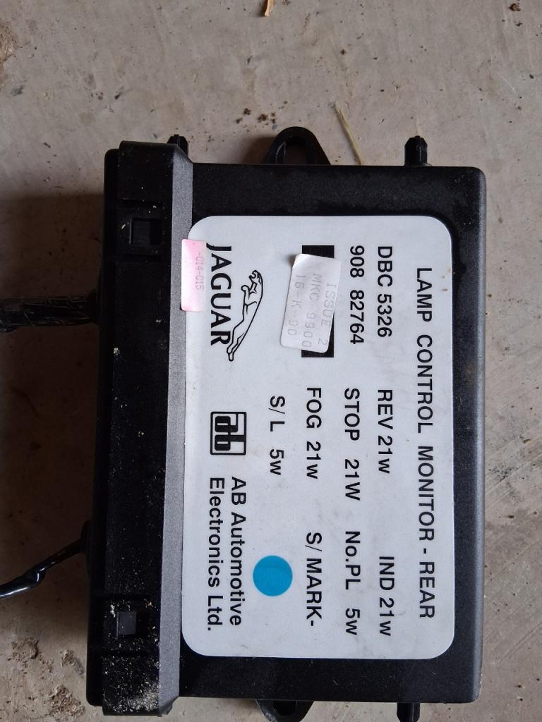 DBC5326 JAGUAR XJ40 XJ6 LesAnciennes.com