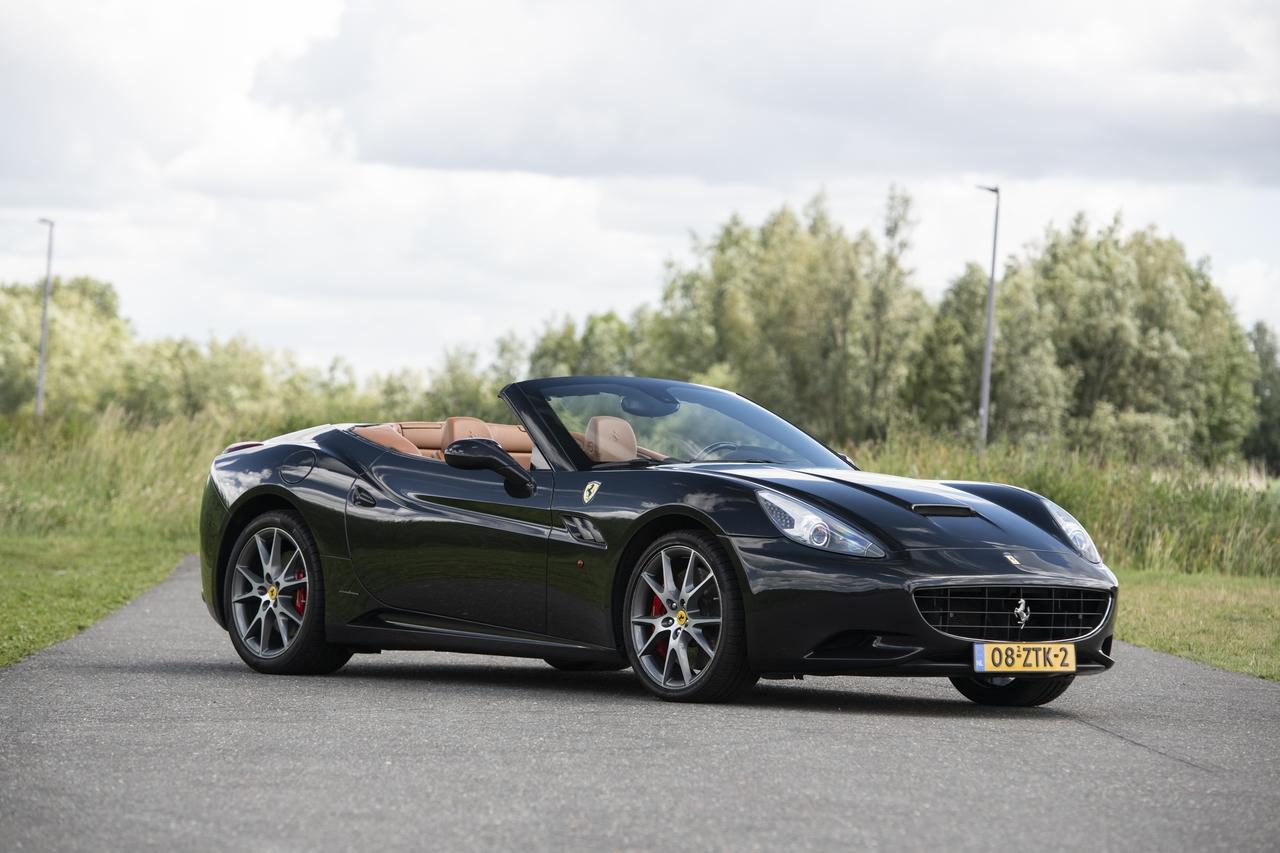 2009 Ferrari California Convertible 4,3L V8 (F149) LesAnciennes.com