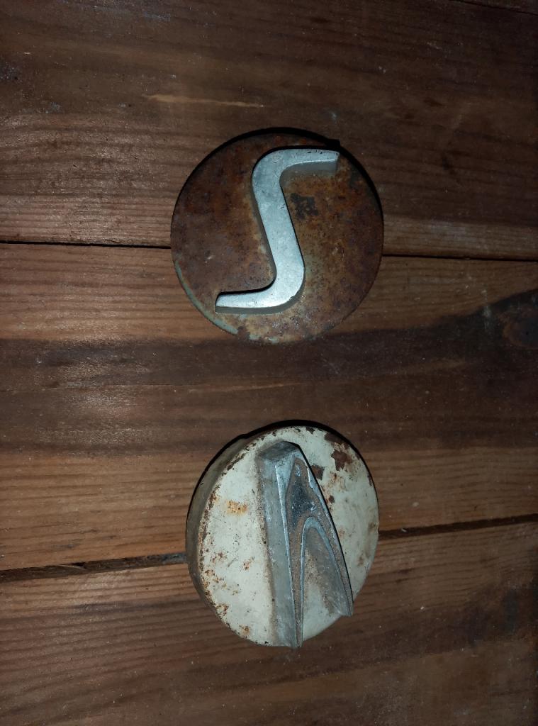 Bouchon de réservoir SIMCA Aronde LesAnciennes.com