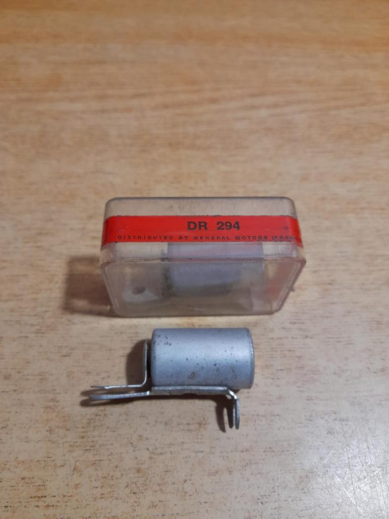 Condensateur d'allumage Peugeot 404 Peugeot 204 LesAnciennes.com