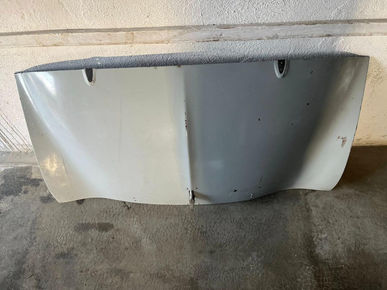 Capot RENAULT Dauphine LesAnciennes.com