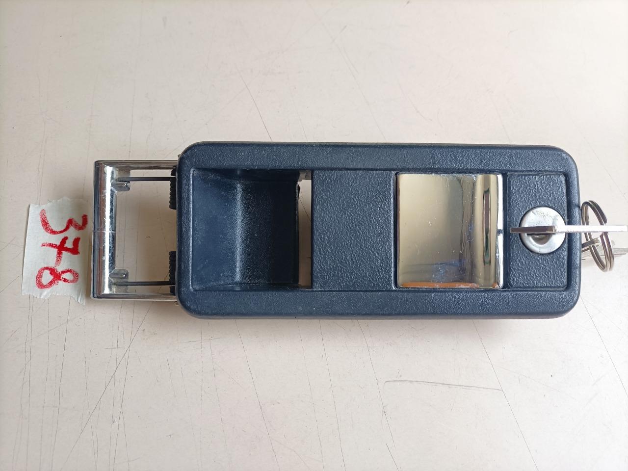 Poignée de porte avant Maserati Quattroporte s3 LesAnciennes.com