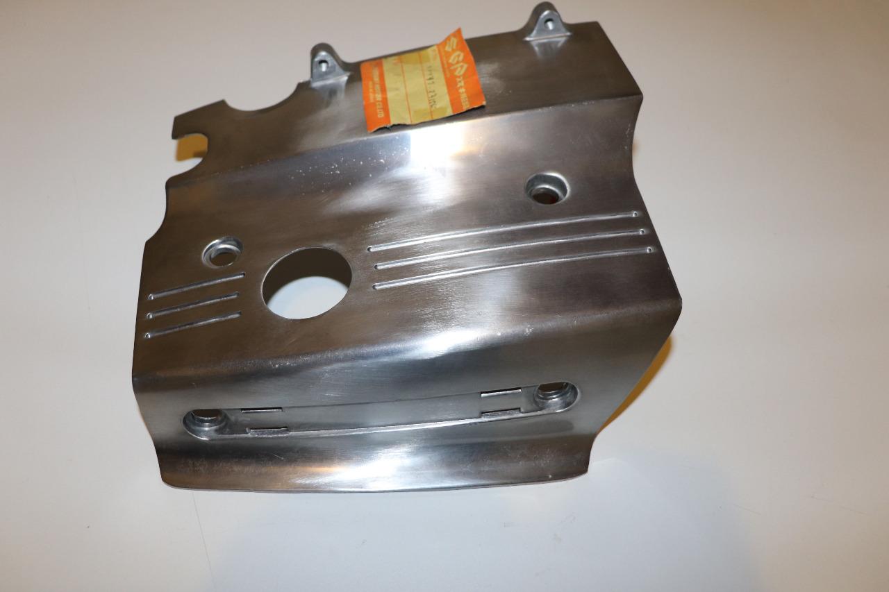 GT 380 SUZUKI COUVRE CYLINDRE NEUF COTE DROIT LesAnciennes.com