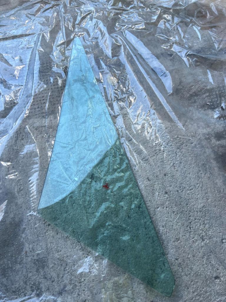 LOT DE 6 VITRES FERRARI 308 GTB LesAnciennes.com