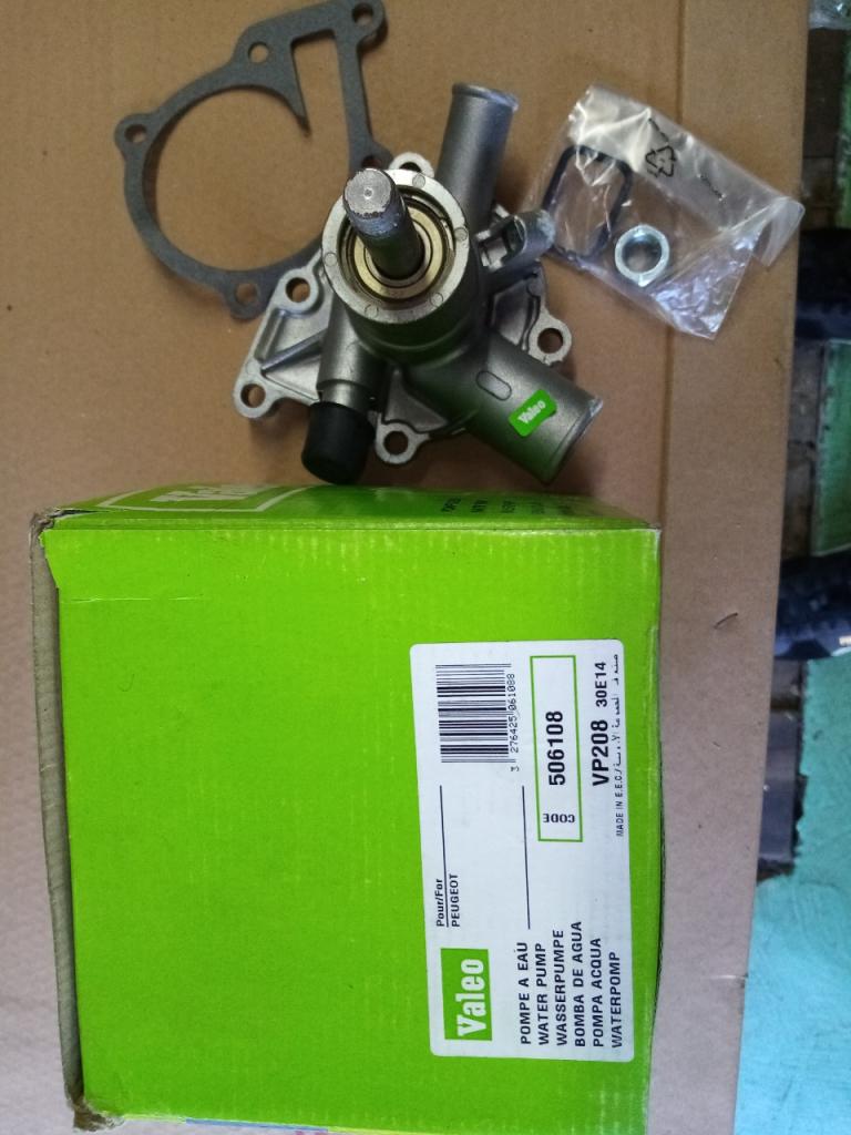 Kit pompe à eau PEUGEOT 204 LesAnciennes.com