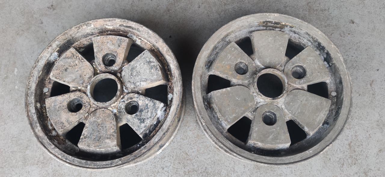 2 jantes aluminium RENAULT 17 (R17) R15 R12 R18 LesAnciennes.com