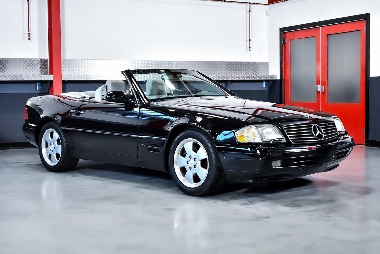 1999 Mercedes-Benz SL500 (R129) LesAnciennes.com
